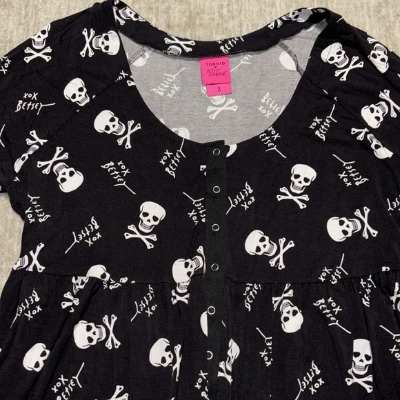 2X Skull crossbone tunic peplum Torrid Betsey Johnson collab soft flowy black - Picture 2 of 5